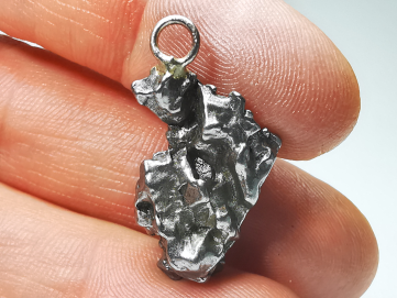 Pendentif : météorite (Sidérite) Campo del Cielo, Argentine