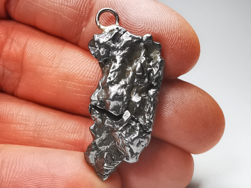 Pendentif : météorite (Sidérite) Campo del Cielo, Argentine