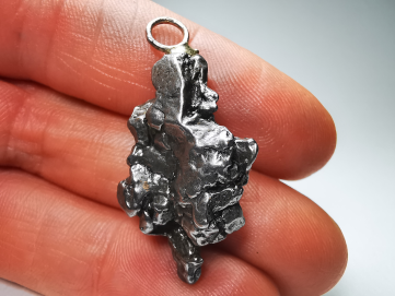 Pendentif : météorite (Sidérite) Campo del Cielo, Argentine