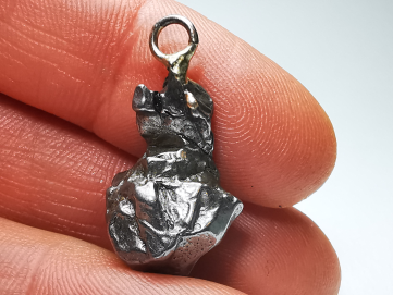 Pendentif : météorite (Sidérite) Campo del Cielo, Argentine