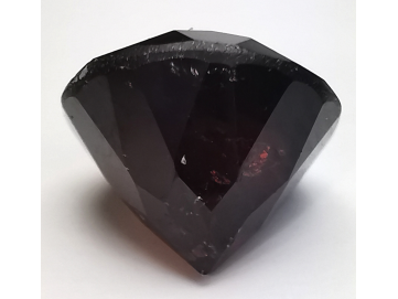 Garnet variety rhodolite