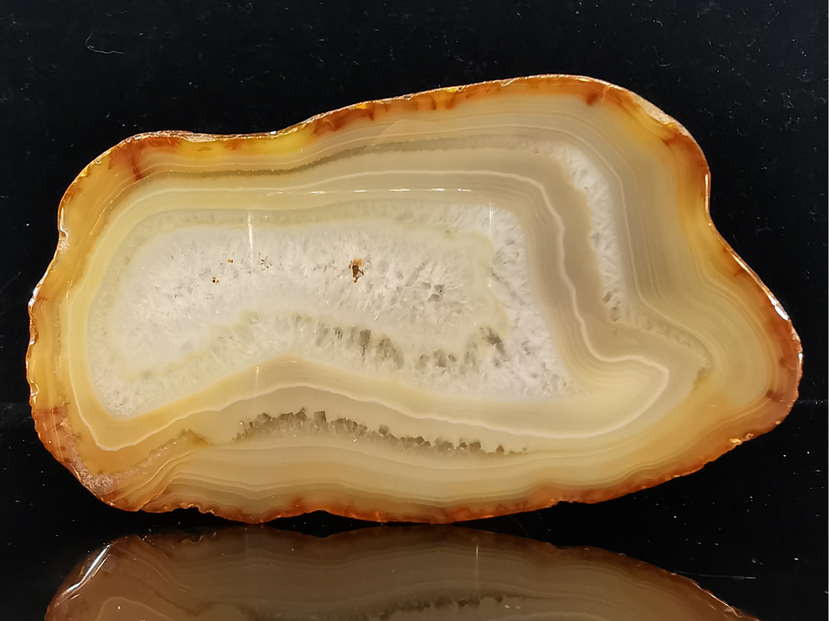 Belle tranche d'AGATE NATURELLE  du BRESIL